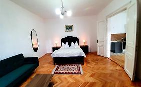 Maximus Apartments